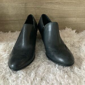 Women’s Black Leather Born Chakri Wing tip Bootie Size 8.5